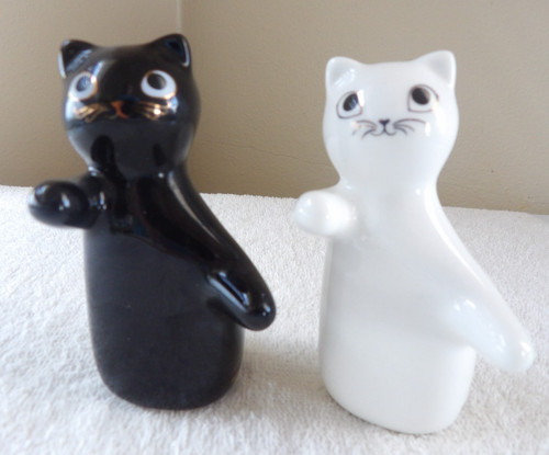 Salt and pepper shaker - ,
