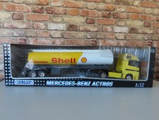 Welly Mercedes-Benz Actros 1857 with Shell Tanker 1:32 Scale Model Lorry Truck