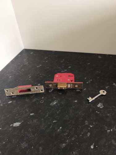 Union lock with key - union, and