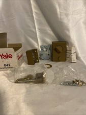 New Yale 042 Deadlatch Night Latch Vtg New In Box