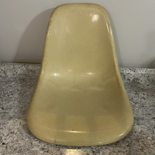 eames herman miller fiberglass