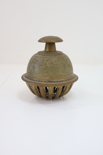 Large vintage brass claw - large,