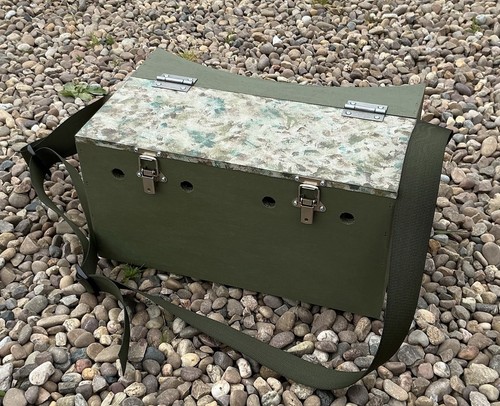 Double bow back painted ferret - double,