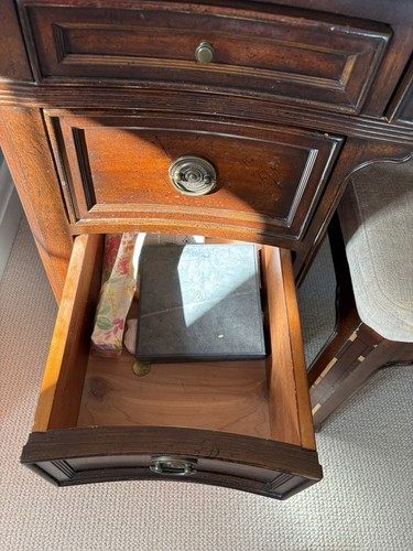 Willis gambier dressing table - &gambier,