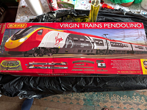 Hornby virgin trains pendolino - virgin,