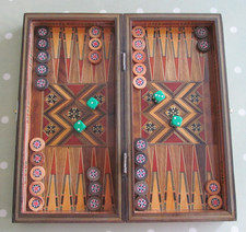 VINTAGE WOODEN BACKGAMMON SET