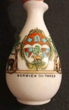 VINTAGE CLIFTON CHINA CRESTED WARE MODEL OF VASE - BERWICK ON TWEED CREST