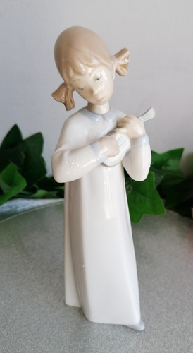 Lladro girl with guitar - lladro,
