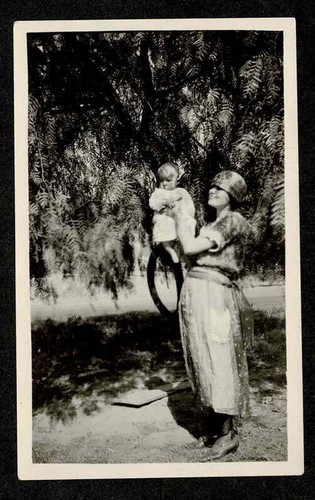 Flapper era woman - era,