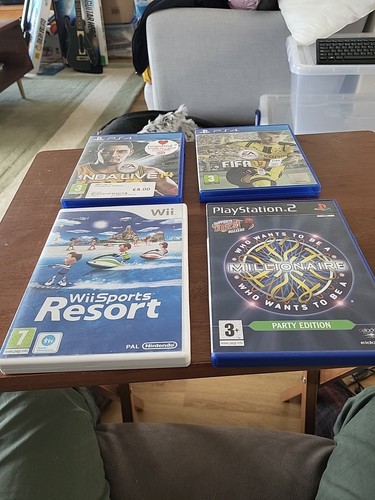 Empty wii ps2 and ps4 - wii,, boxes