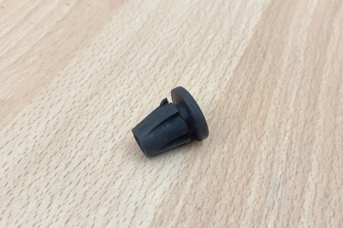 Engine cover rubber mounting - engine,