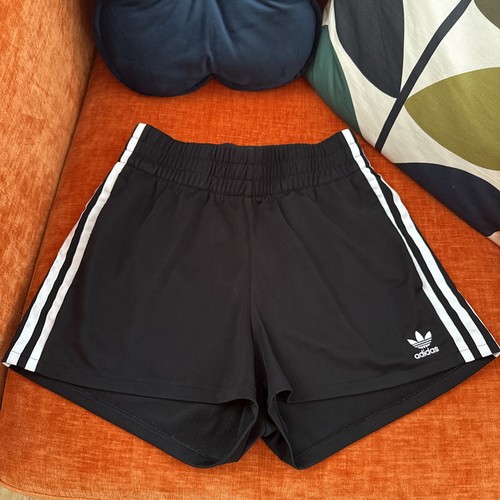 Vgc adidas retro trefoil - vgc,