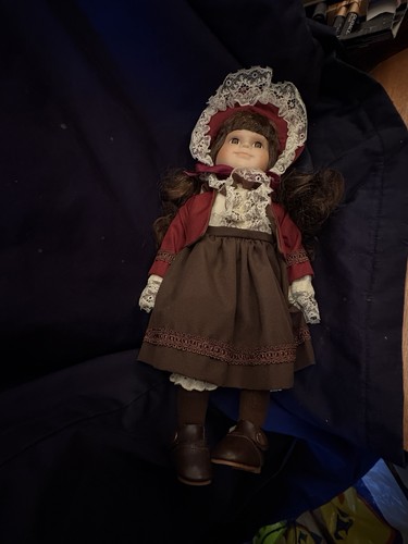 Alberon porcelain doll 35cms - alberon,