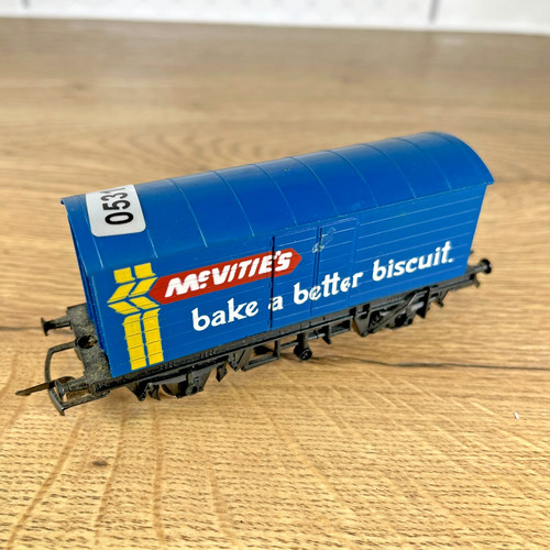 Hornby r137 mcvities - hornby,