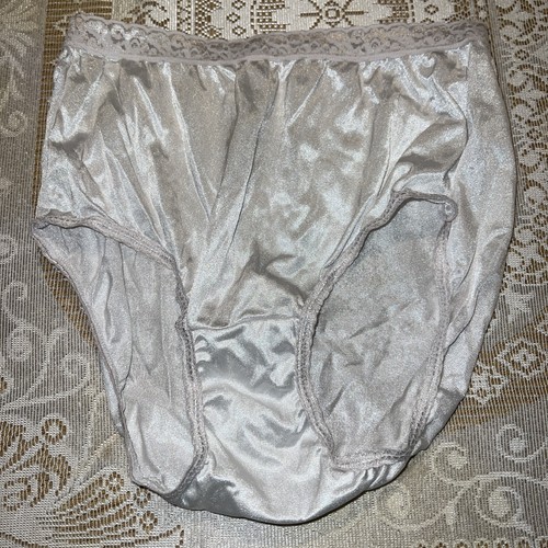 Hanes size white shiny - 6/m,