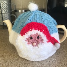 HAND KNITTED FATHER CHRISTMAS/SANTA TEA COSY FOR A MEDIUM TEAPOT