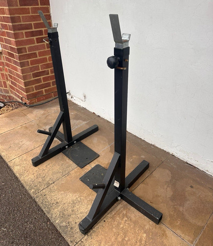 Adjustable black metal squat - adjustable,