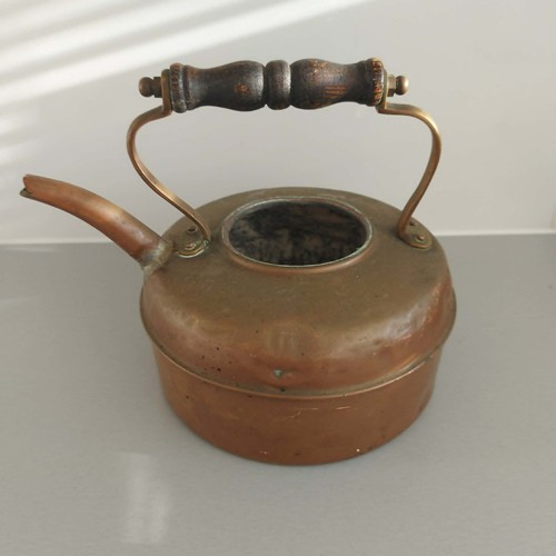 Antique copper kettle - -, lid