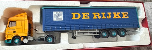 Diecast tractor trailer semi - trailer,