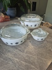 Vintage Pyrex Set of 3
