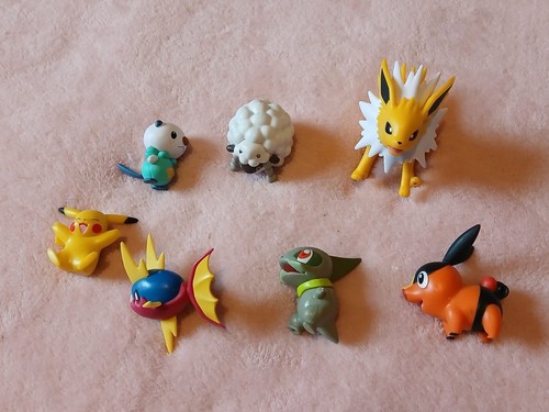 Pokemon battle figures bundle - pokemon,