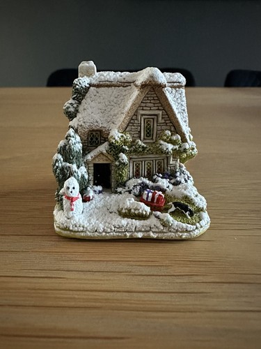 Lilliput lane santas helper - santas,