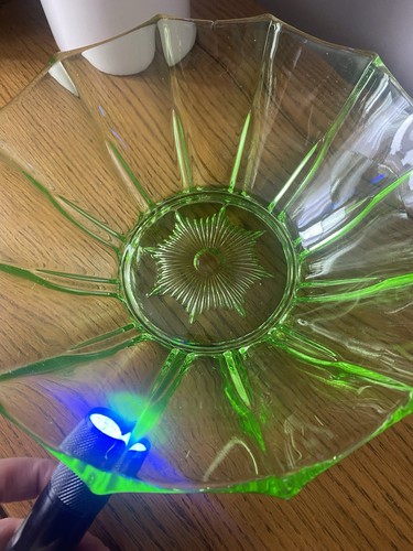 Uranium glass bowl vgc - bowl, vintage