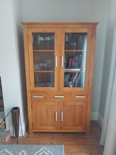Solid oak wood dresser/cabinet