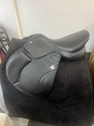 Bates apex jump - saddle, 17.5
