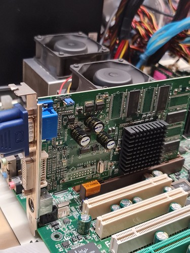 Ati radeon 7000 - ati,