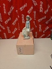 Lladro Nao #1302 "Girl Holding