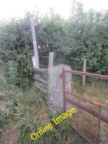 Photo 6x4 stone gate post - 6x4,