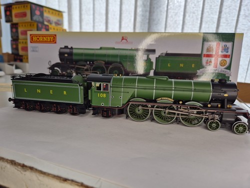 Hornby r3518 lner apple green - hornby,