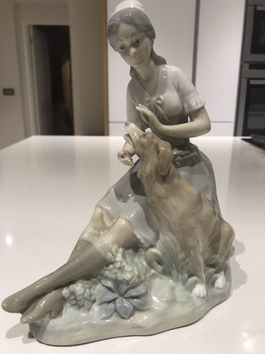 Nao lladro porcelain - by,