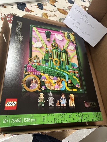 Lego wicked emerald city - city, wall