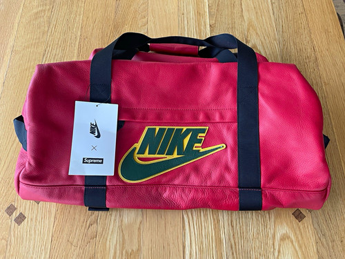 Nwt supreme nike - nwt,