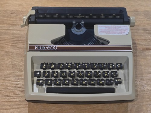Vintage 1970s 197x petite 600 - petite,