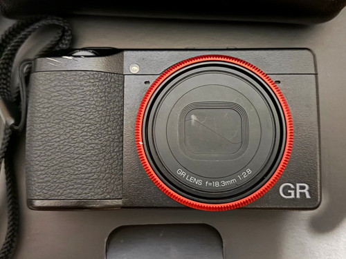 Ricoh iii compact - gr,
