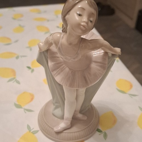 Lladro nao first - lladro, bow