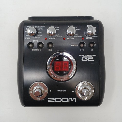 Zoom guitar effects pedal - zoom,