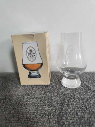 The glencairn whisky - whisky, glass