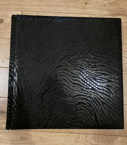 Black textured traditional - black,