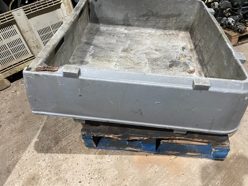 Plastic tipping body - , /