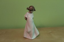 Nao Lladro figurine 'So Shy'