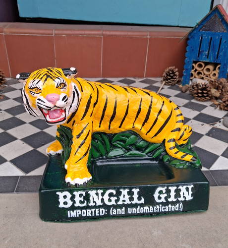 Bengal gin tiger - gin, chalkware