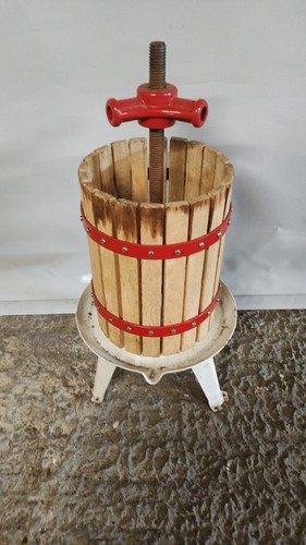 Fruit crusher apple - fruit,