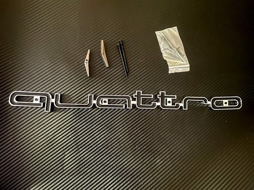 Quattro badge for honeycomb - for,