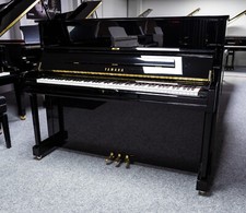 YAMAHA U1 UPRIGHT  PIANO. ONLY 15 YEARS OLD.  GLOSS BLACK. 0% FINANCE AVAILABLE.