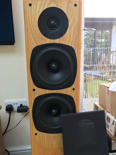 Walnut hifi speakers floor - walnut,