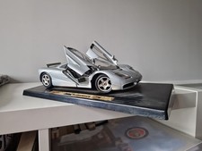 Maisto 1/18 Scale Model Car